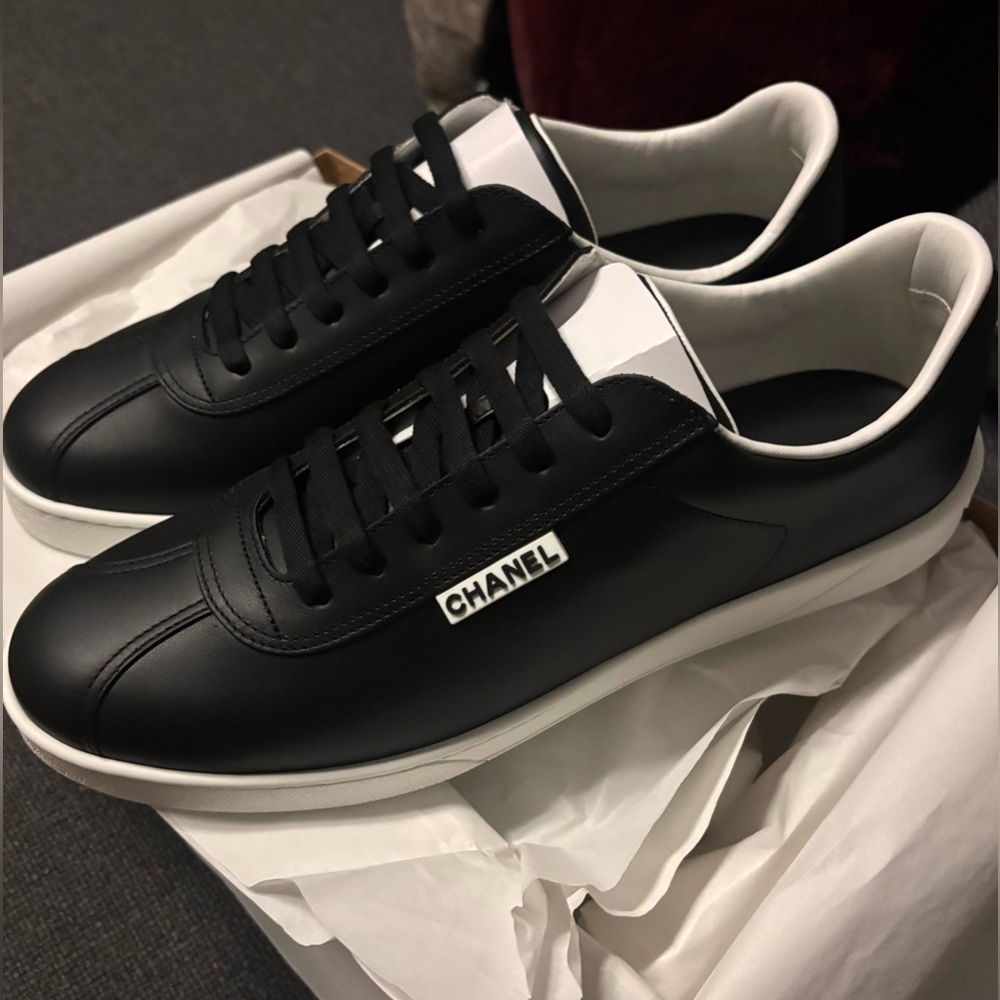 CHANEL Black and White Men’s Leather Sneakers - Picture 5 of 7